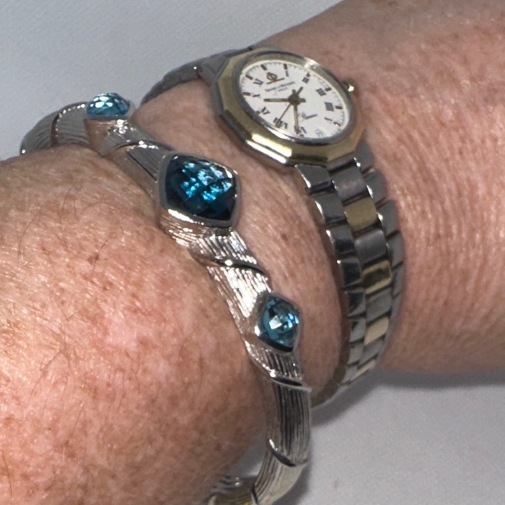 Elegant Blue 💎 topaz sterling silver hinged cuff bracelet - Picture 10 of 13